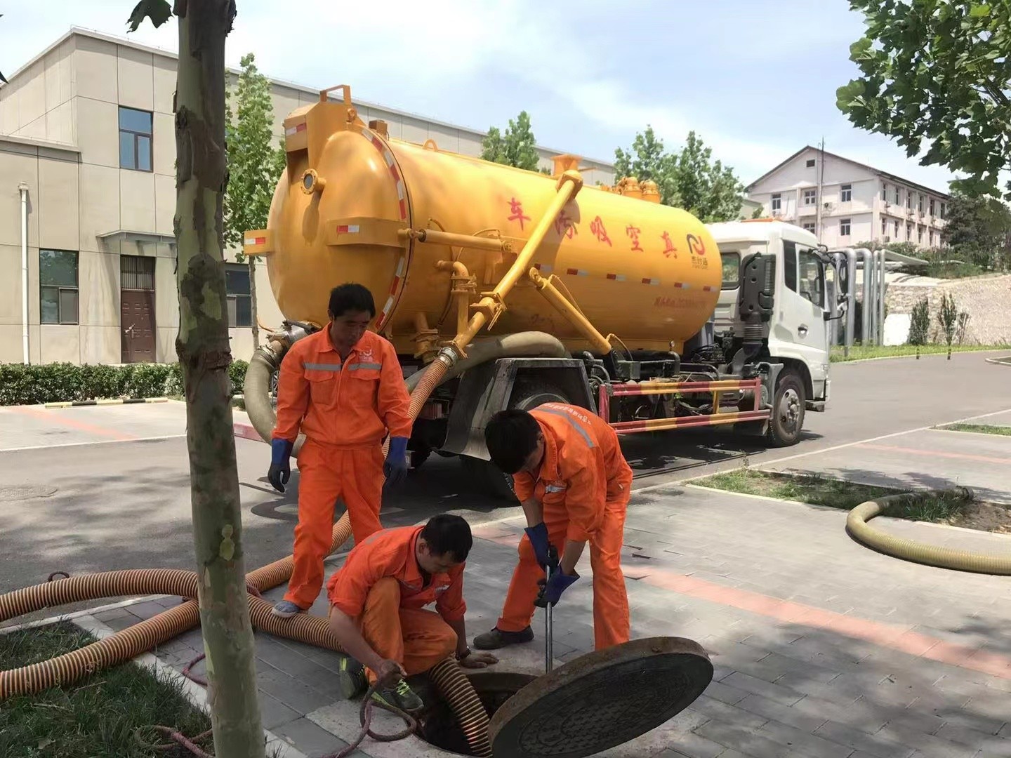 杭锦化粪池清理与5-8吨吸粪车施工效率分析